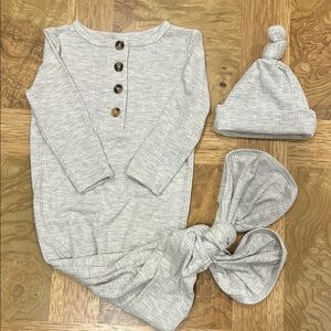 Lou Lou Light Gray Buttoned Baby Gown and Hat Set 3-6m